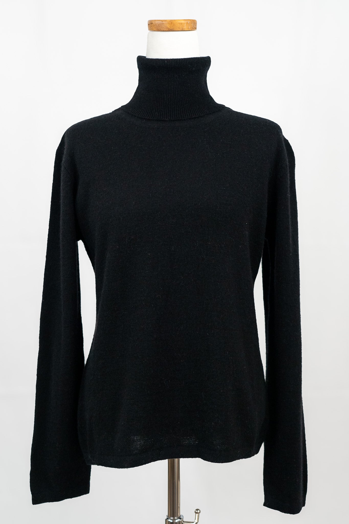 Classic Cashmere Turtleneck Sweater
