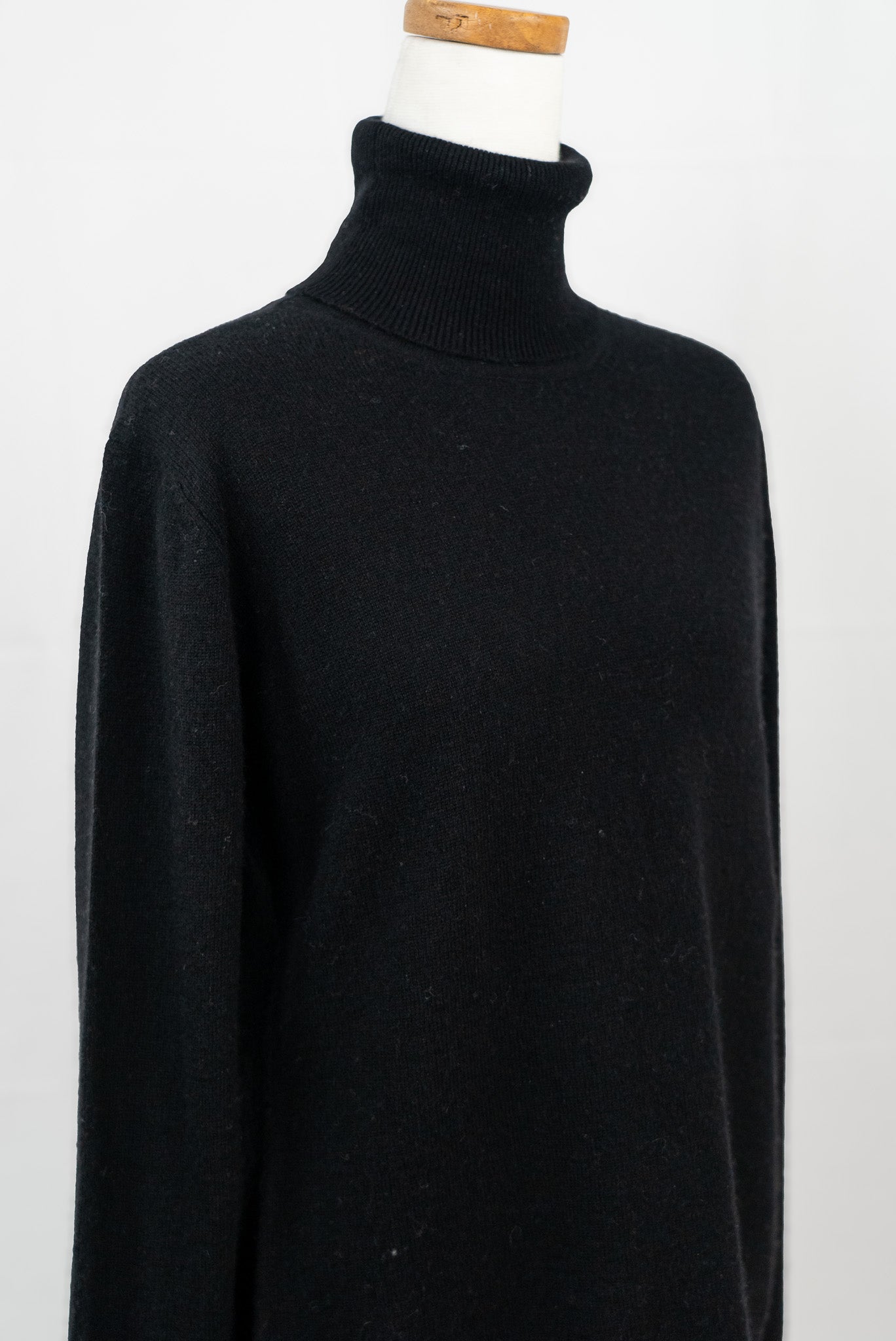 Classic Cashmere Turtleneck Sweater