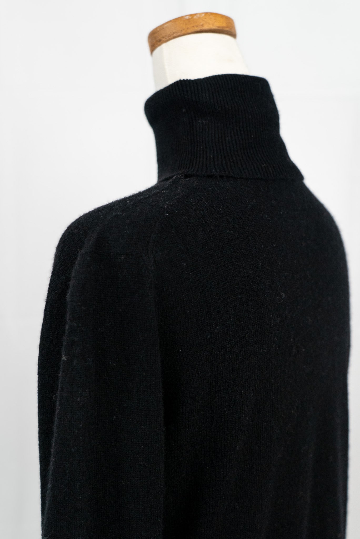 Classic Cashmere Turtleneck Sweater