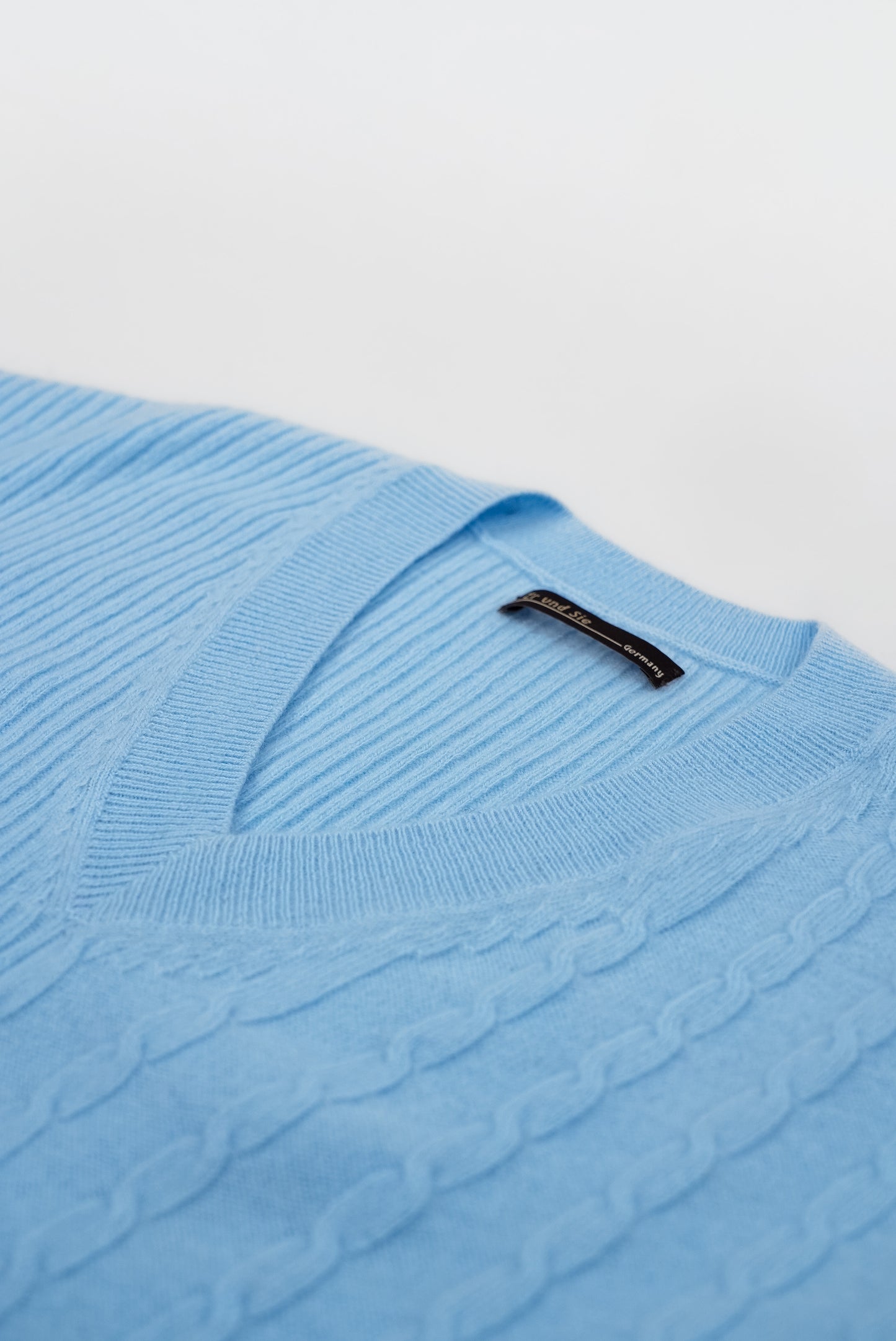 Dual Texture Cashmere V-Neck Pullover