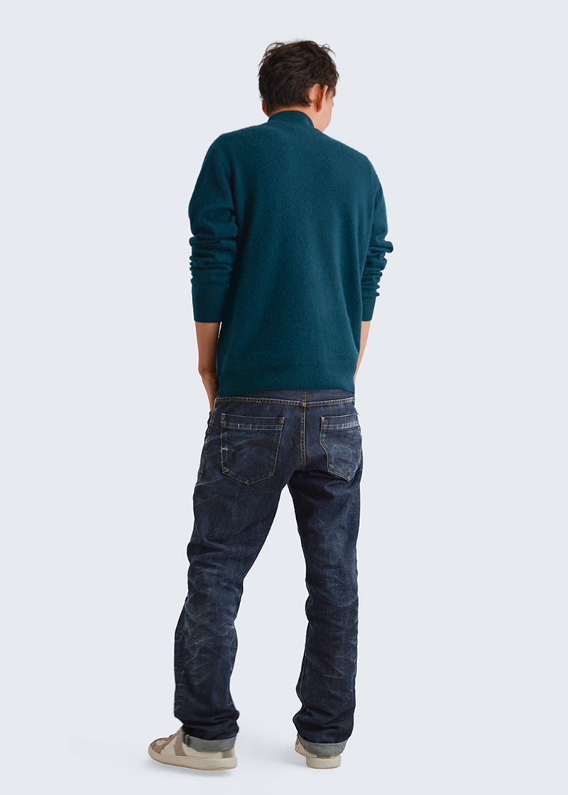 Hochwertiger Kaschmirpullover mit hohem Kragen