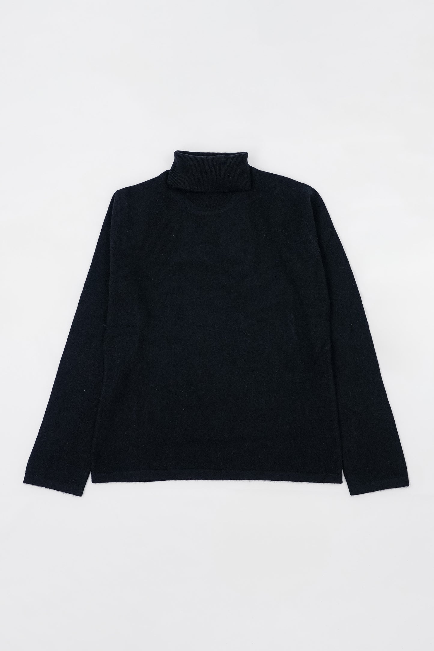 Classic Cashmere Turtleneck Sweater